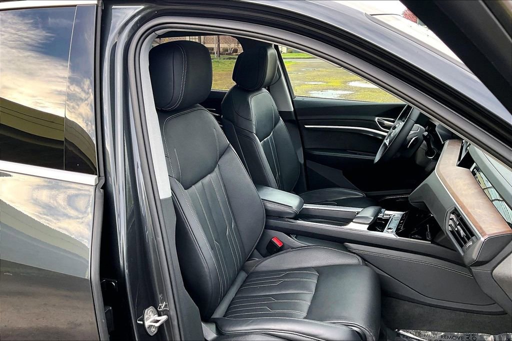 Used 2019 Audi e-tron Prestige w/ Prestige Package AWD/4WD image 10