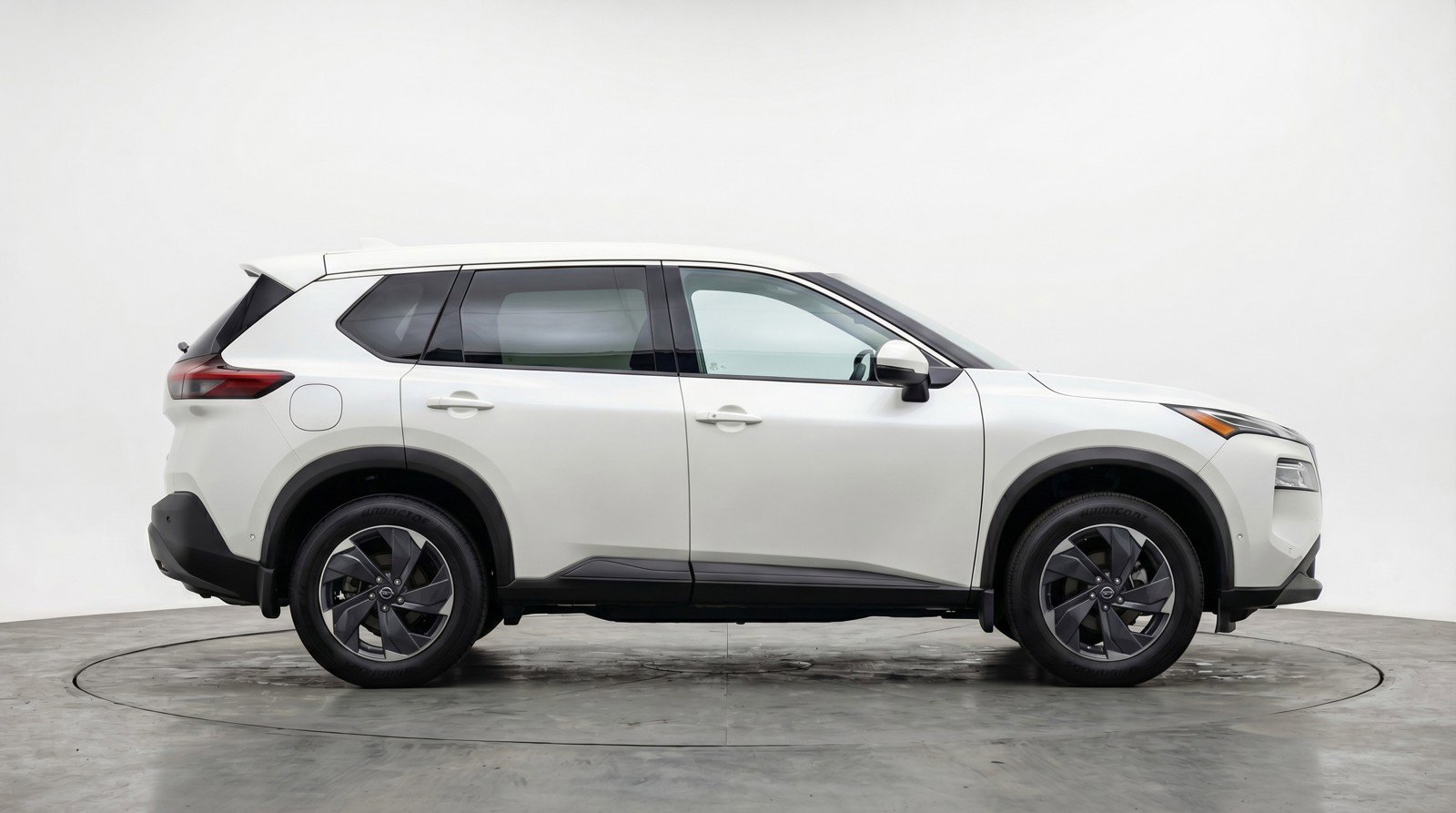 Used 2025 Nissan Rogue SV image 11