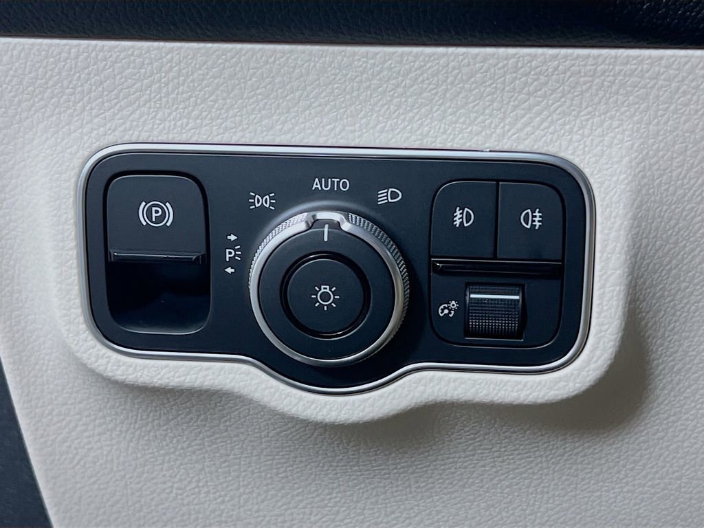 New 2026 Mercedes-Benz GLB 250 4MATIC image 10