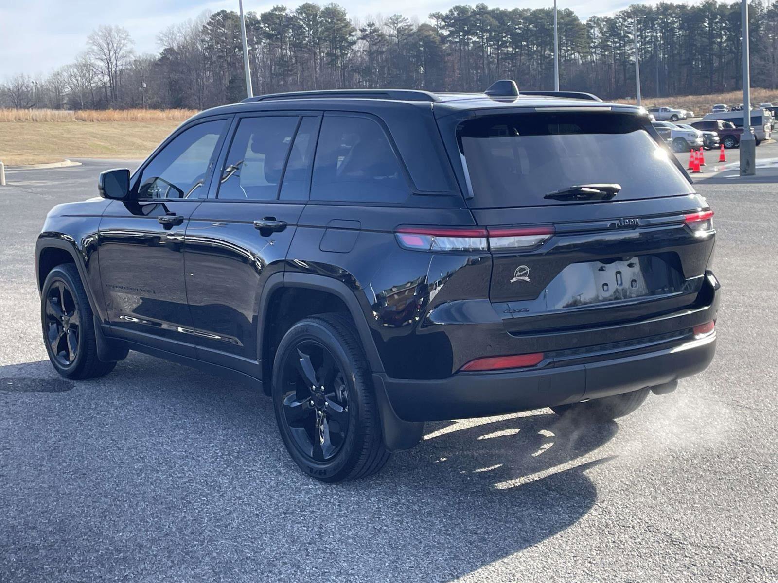 Certified 2023 Jeep Grand Cherokee Altitude AWD/4WD image 3
