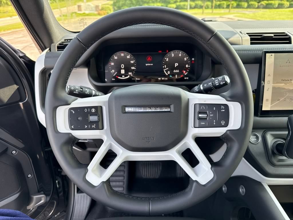New 2025 Land Rover Defender 90 X-Dynamic SE image 14