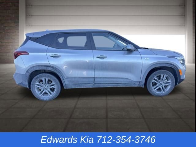 Used 2023 Kia Seltos LX image 7