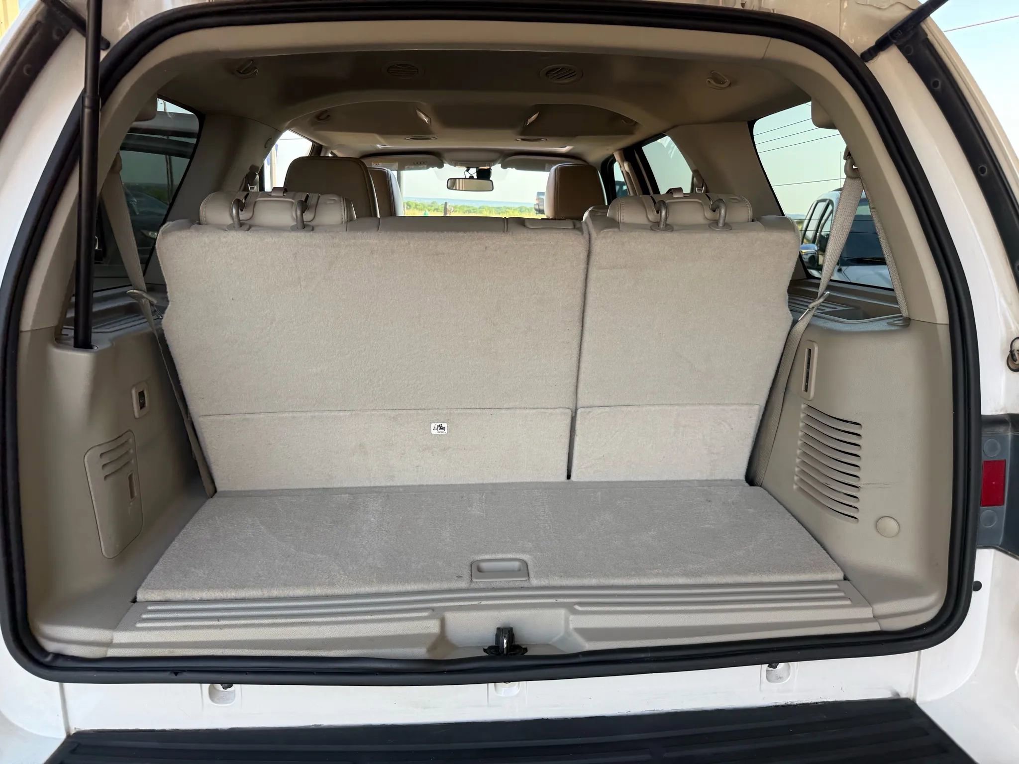 Used 2016 Lincoln Navigator Select image 23