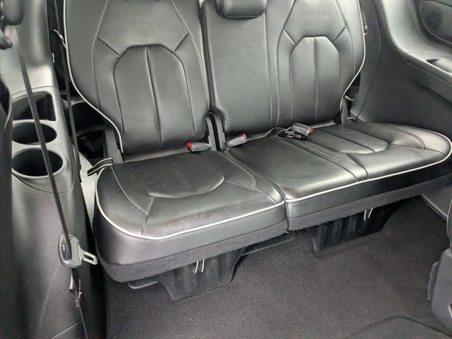 Used 2025 Chrysler Pacifica Limited FWD image 23