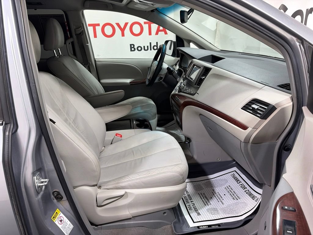 Used 2011 Toyota Sienna XLE w/ XLE Navigation Pkg FWD image 12