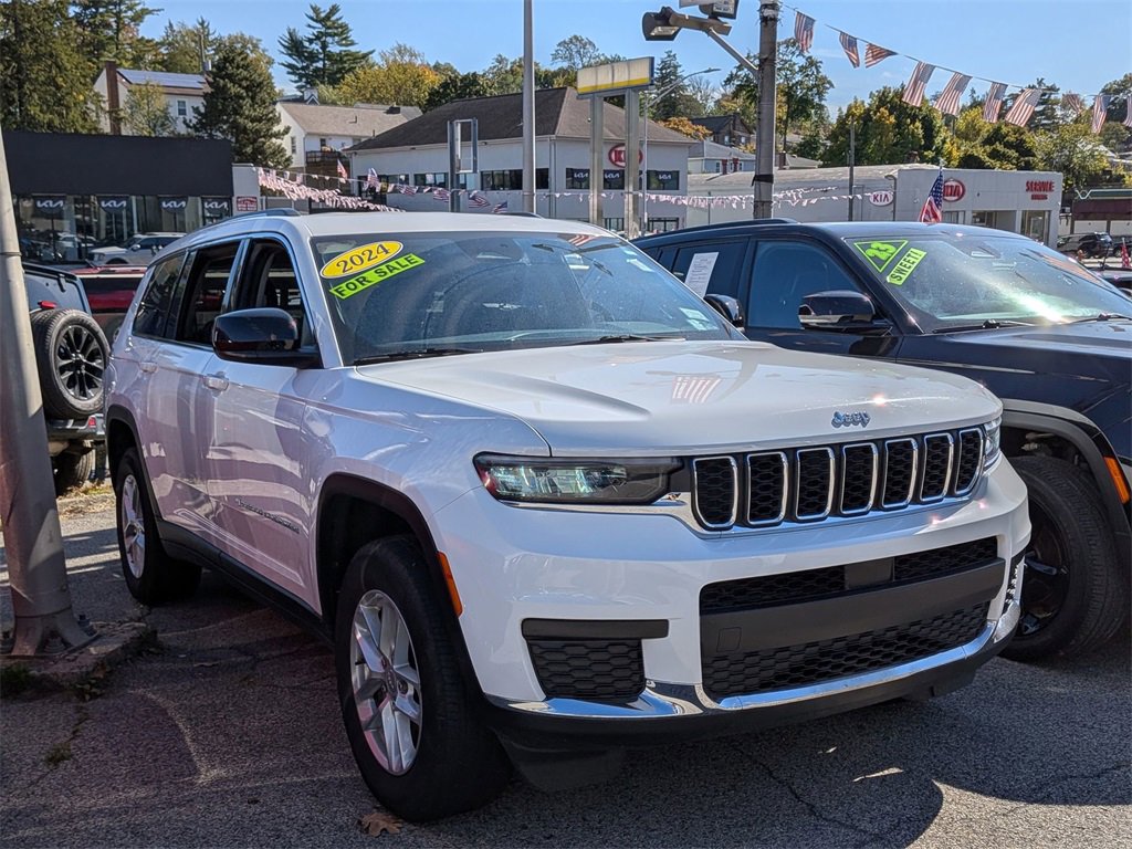 Used 2024 Jeep Grand Cherokee L Laredo image 4