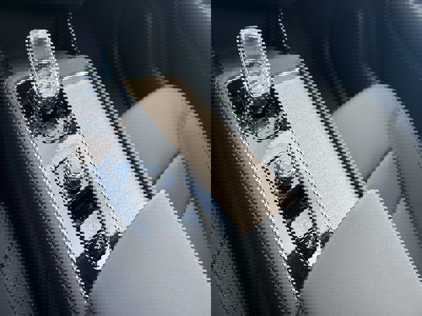 New 2026 Volvo XC90 B5 Core w/ Protection Package image 21