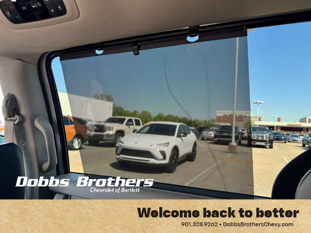 Used 2023 Chrysler Pacifica Touring-L image 36