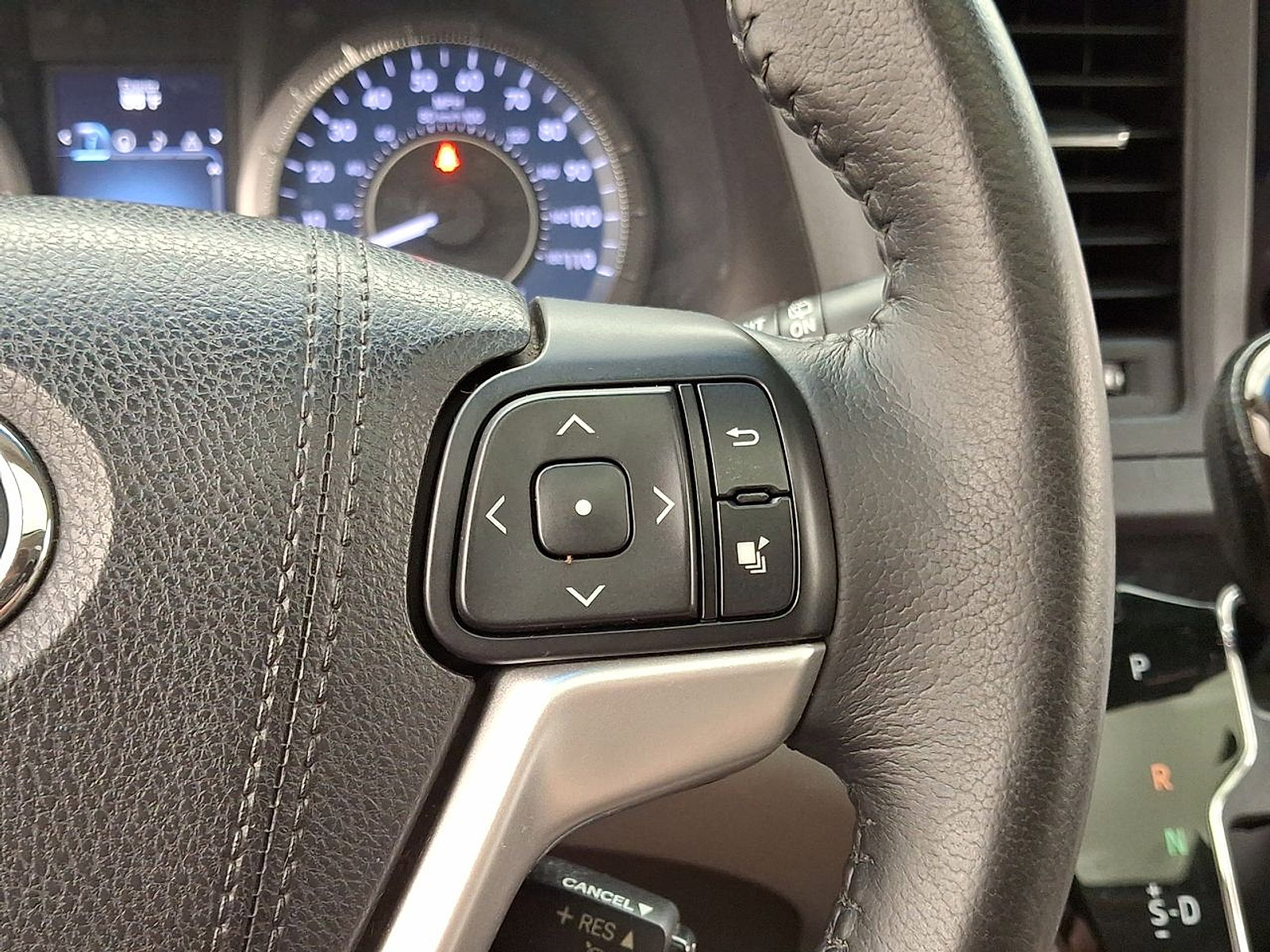 Used 2015 Toyota Sienna XLE w/ XLE Navigation Package image 18