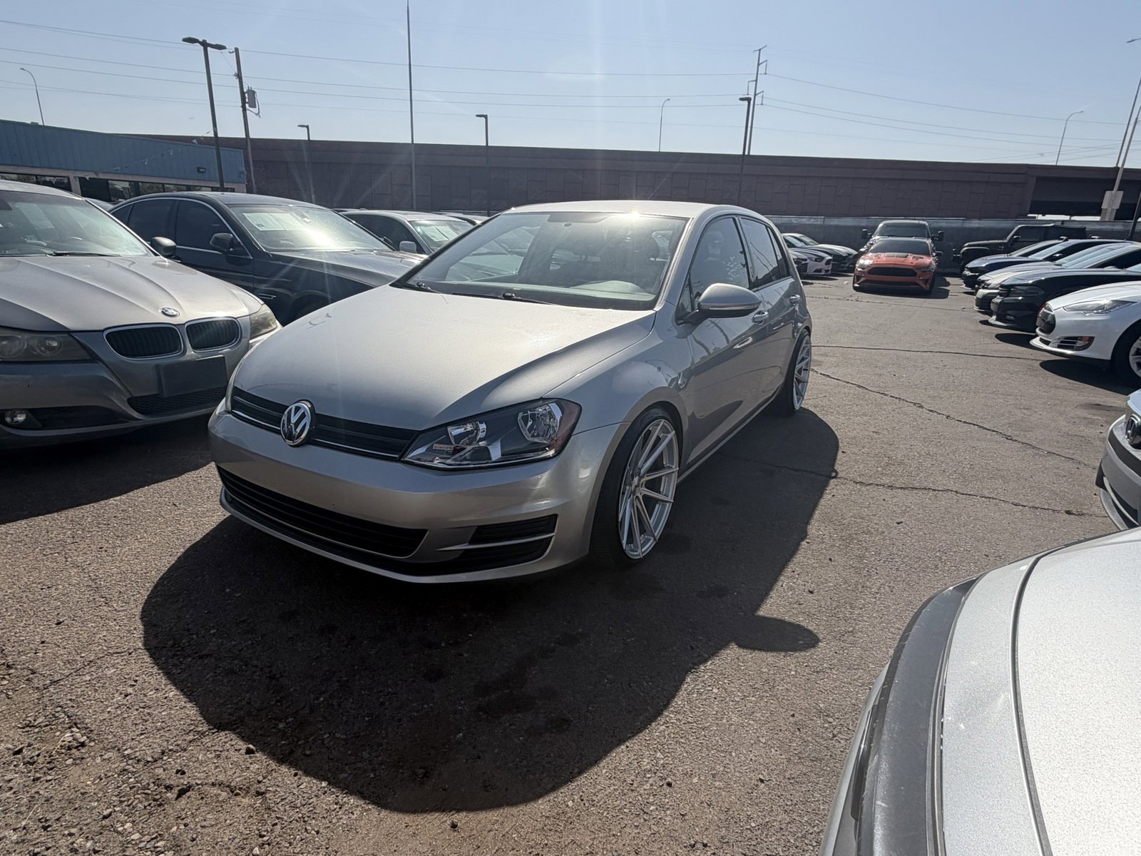 Used 2016 Volkswagen Golf SE FWD image 1