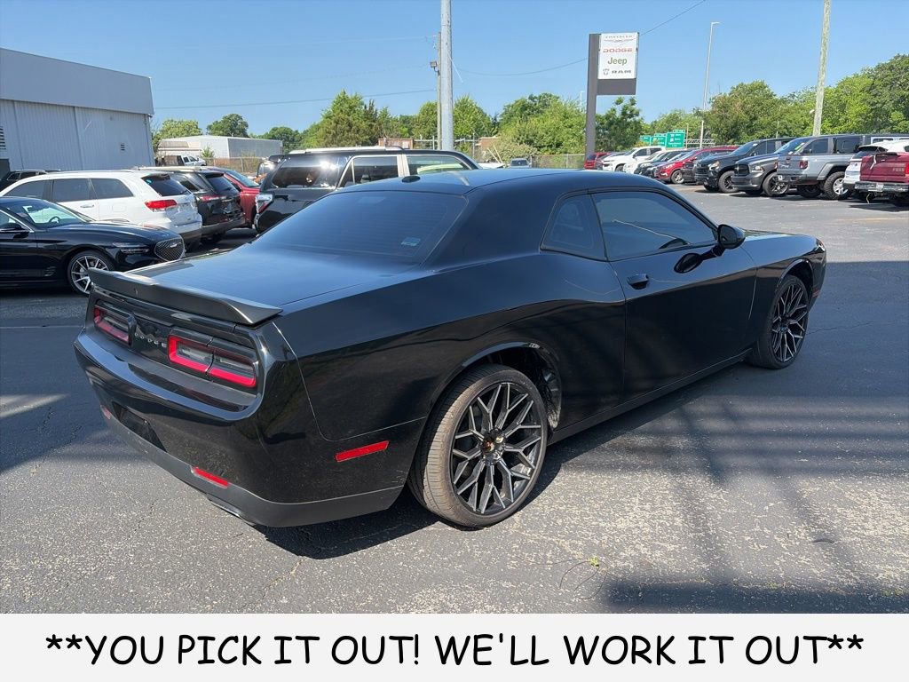 Used 2019 Dodge Challenger SXT w/ Blacktop Package RWD image 6
