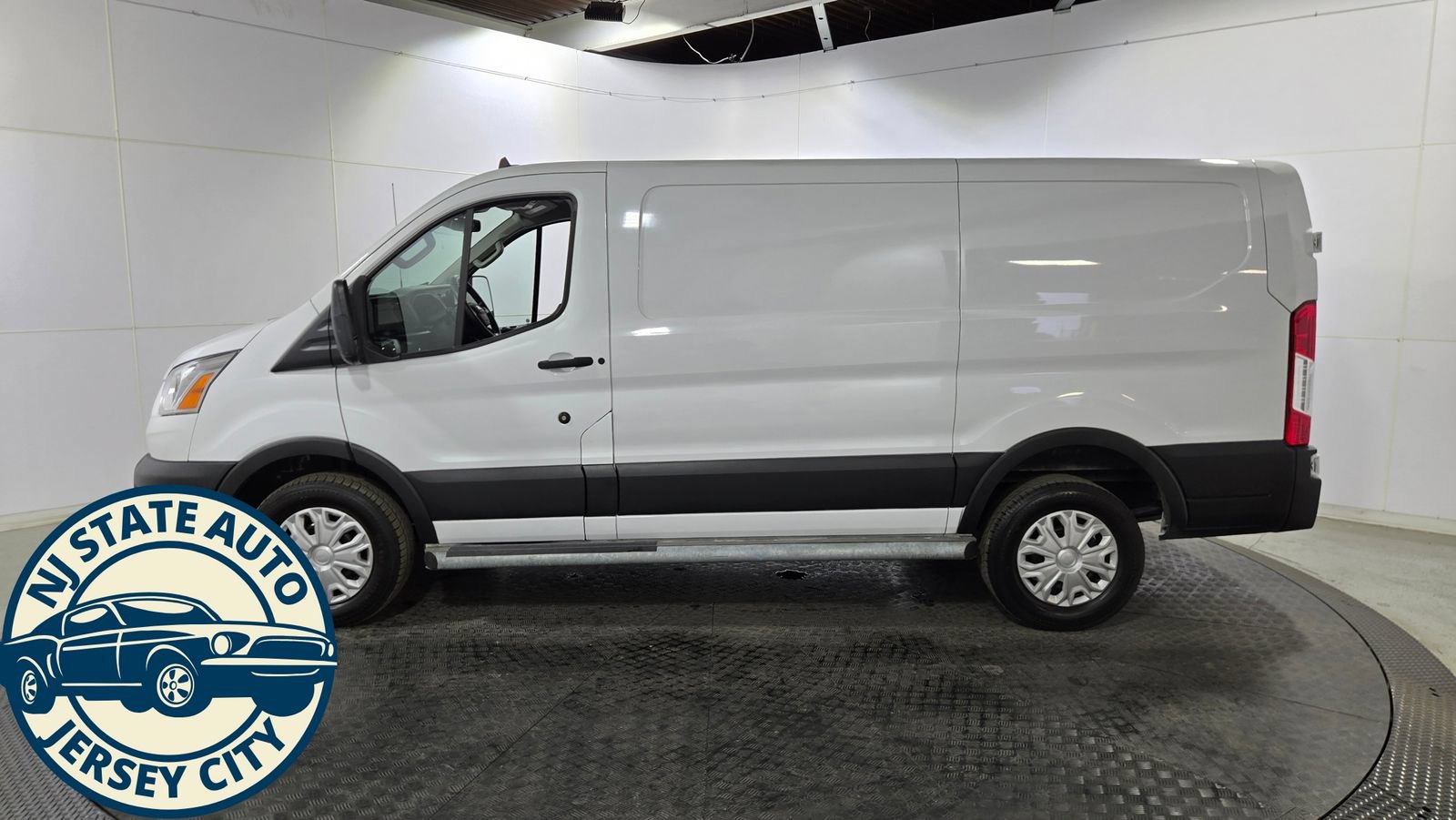Used 2022 Ford Transit 250 Low Roof w/ Exterior Upgrade Package RWD image 4