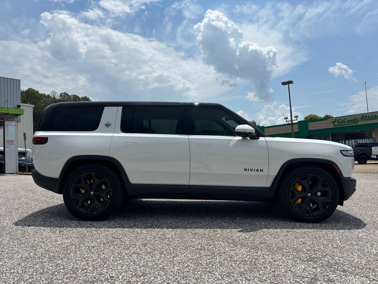 Used 2024 Rivian R1S Adventure AWD/4WD image 6