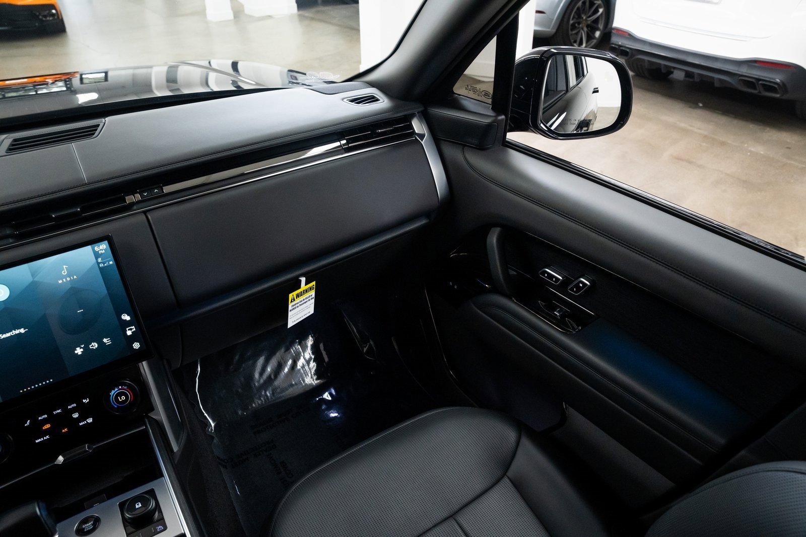 Used 2023 Land Rover Range Rover SV image 14