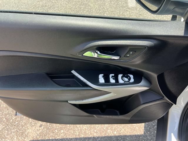 Used 2025 Chevrolet Trax LS w/ LS Convenience Package FWD image 15