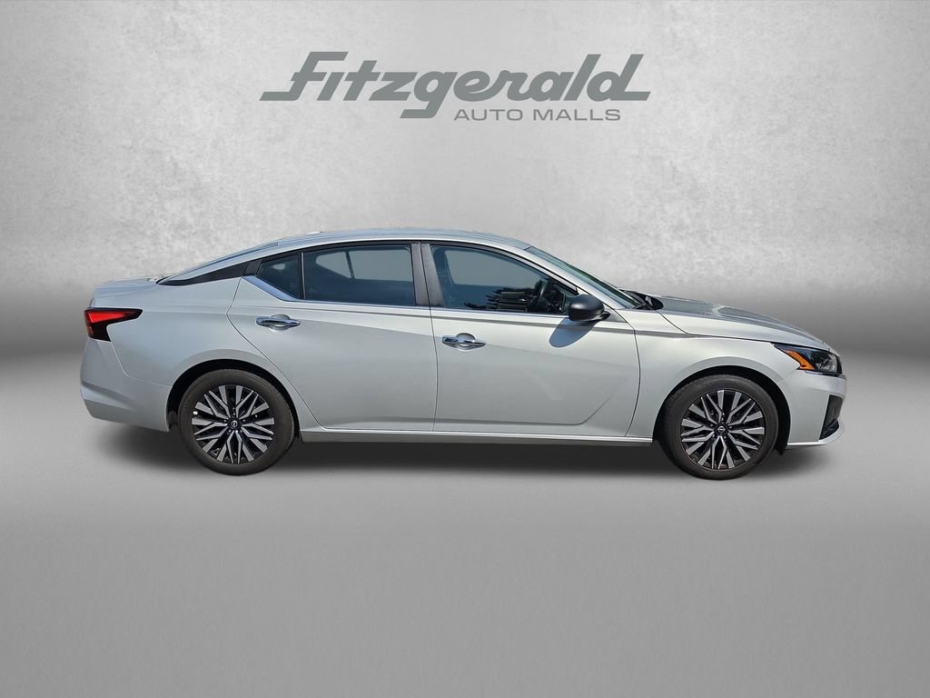 Used 2025 Nissan Altima 2.5 SV FWD image 9
