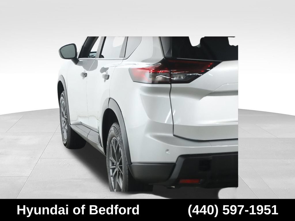 Used 2024 Nissan Rogue S AWD/4WD image 43