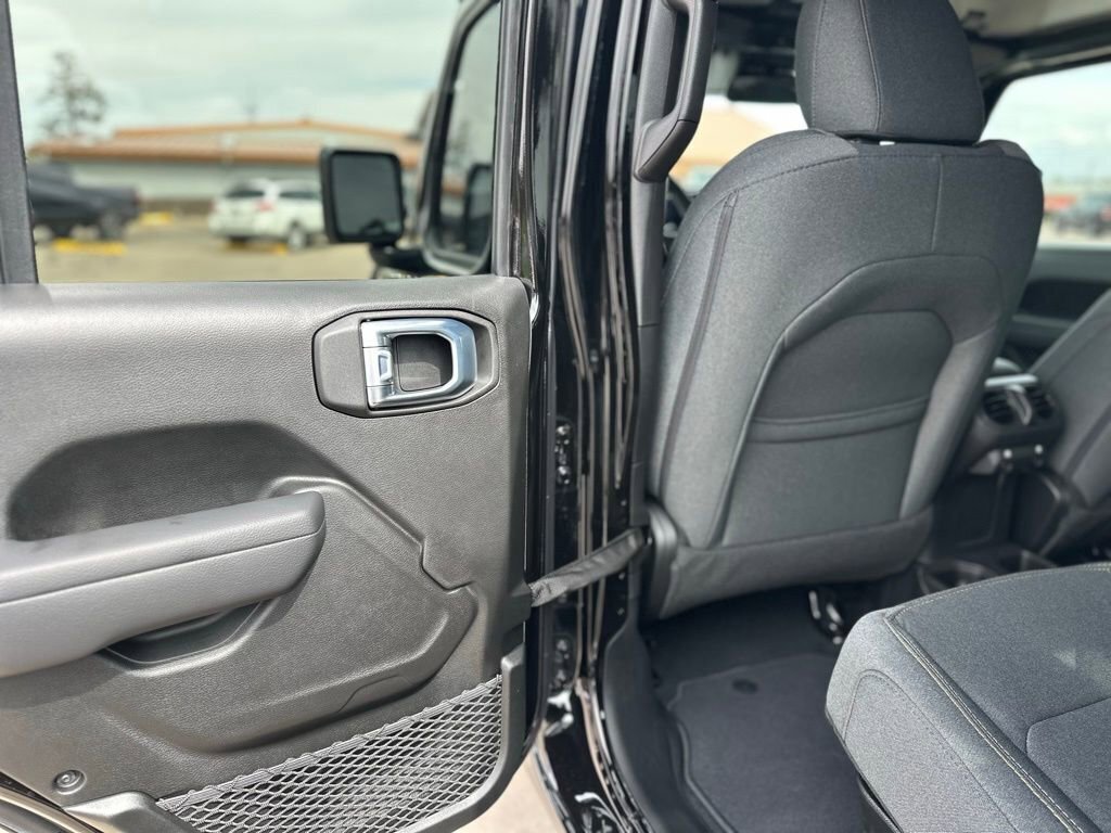 New 2025 Jeep Gladiator Sport image 10