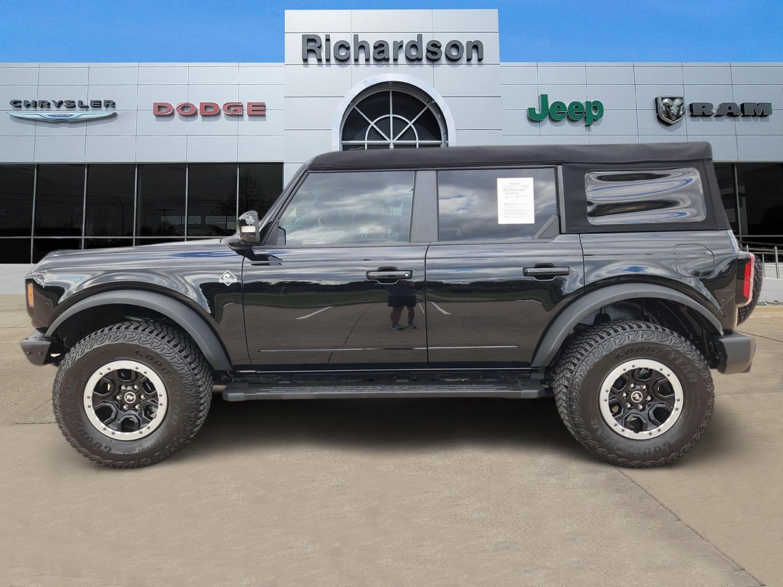 Used 2023 Ford Bronco Outer Banks w/ Sasquatch Package AWD/4WD image 3