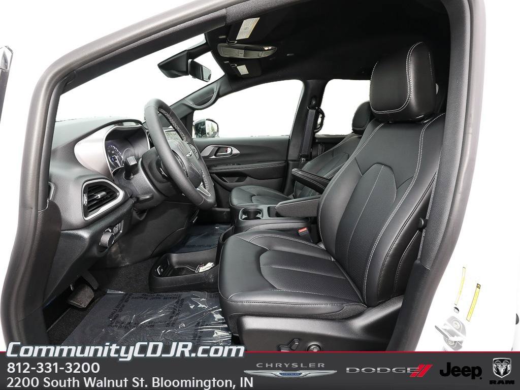 New 2026 Chrysler Voyager LX FWD image 11