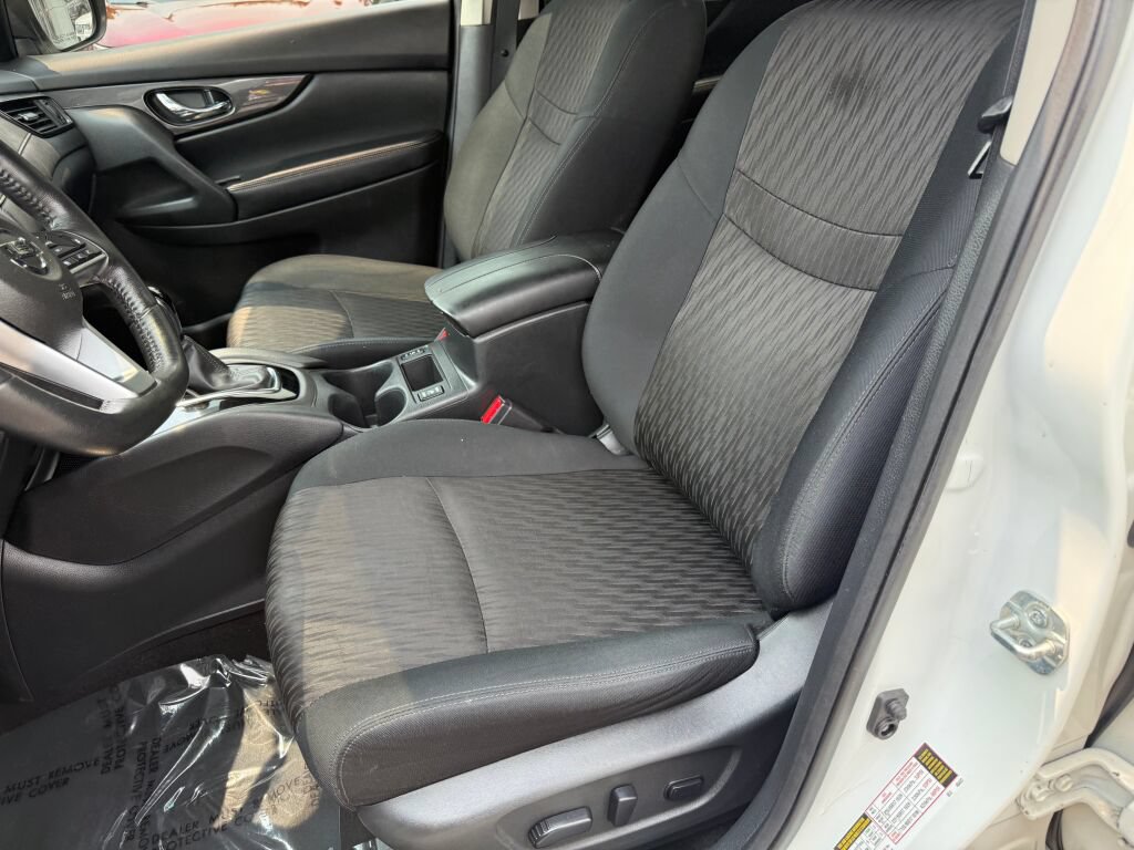 Used 2018 Nissan Rogue SV w/ Premium Package AWD/4WD image 10