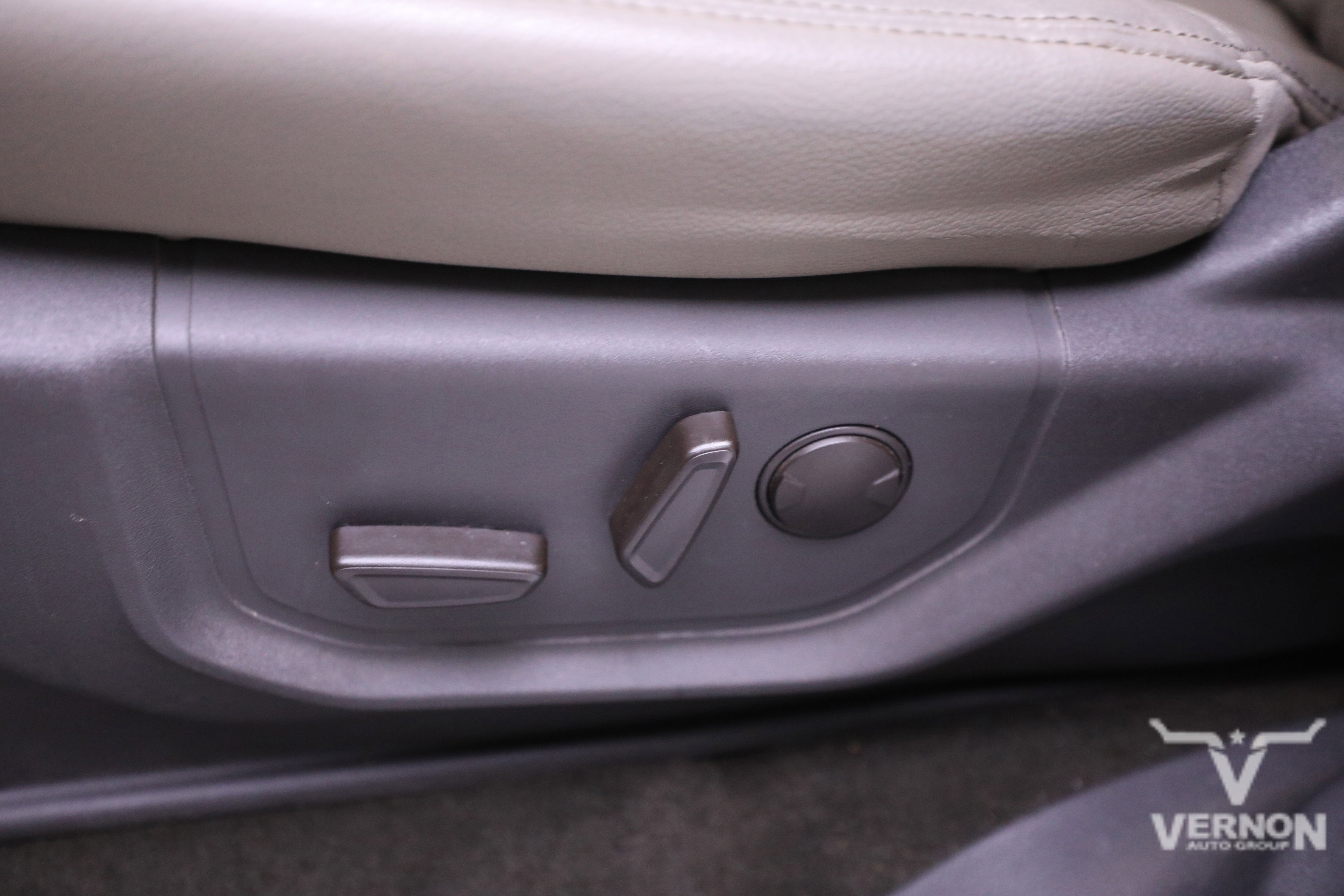 Used 2020 Ford Expedition XLT w/ Equipment Group 202A image 14