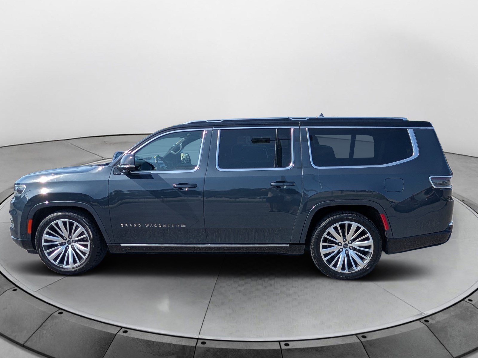 Used 2024 Jeep Grand Wagoneer L Series III AWD/4WD image 6
