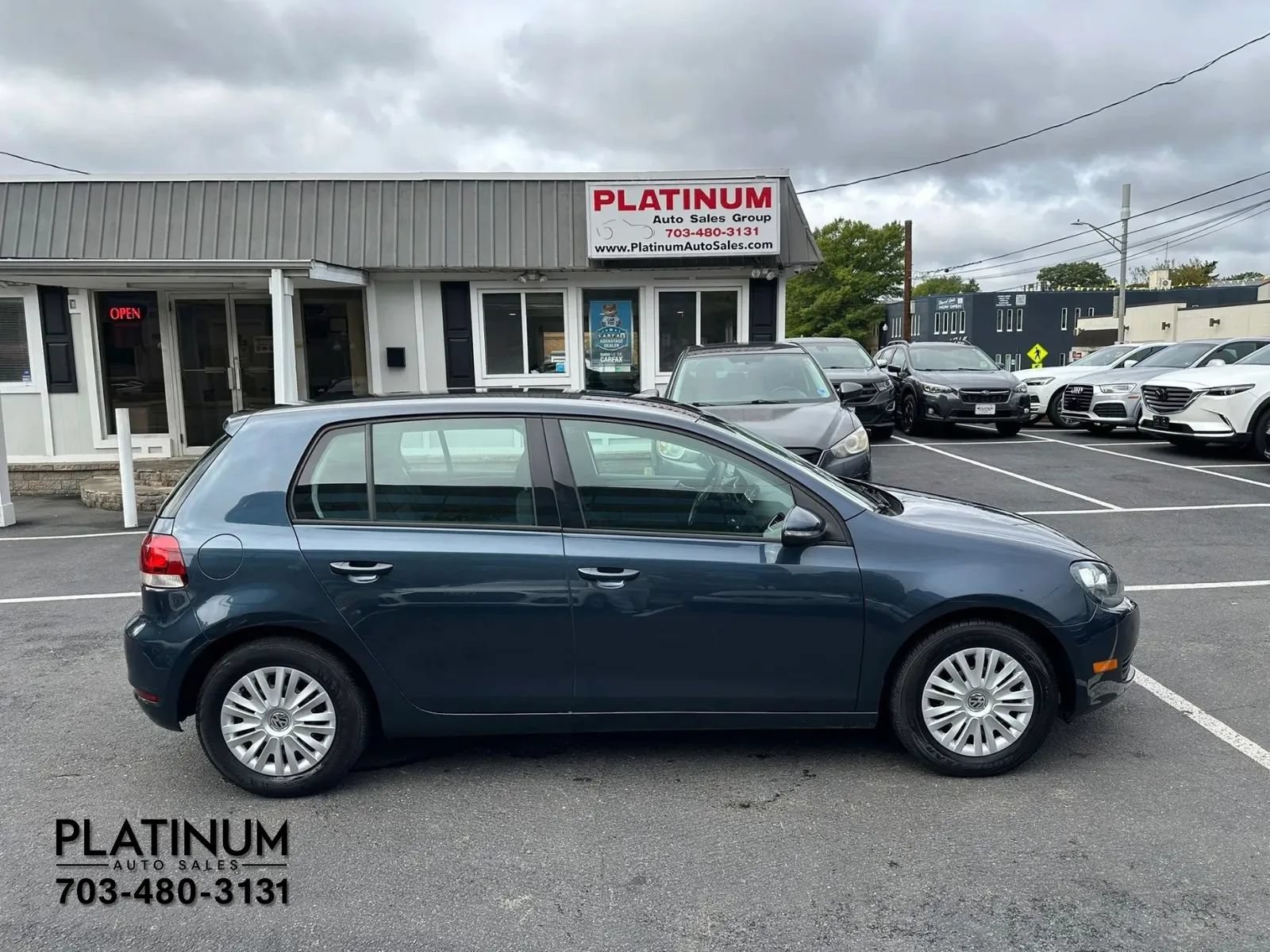 Used 2013 Volkswagen Golf 4-Door FWD image 2