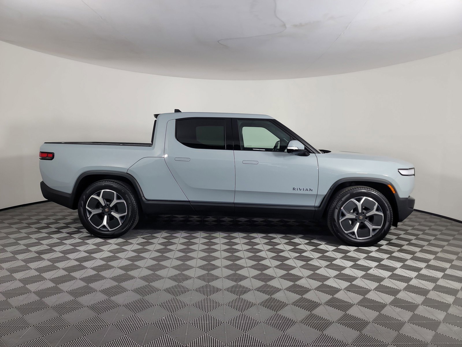 Used 2024 Rivian R1T Adventure AWD/4WD image 6