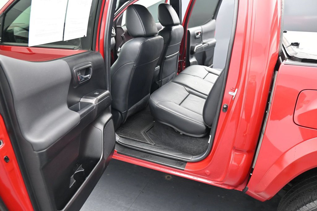 Used 2022 Toyota Tacoma TRD Sport w/ TRD Premium Sport Package AWD/4WD image 15