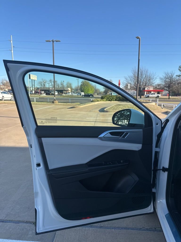 New 2026 Volkswagen Taos SE FWD image 12