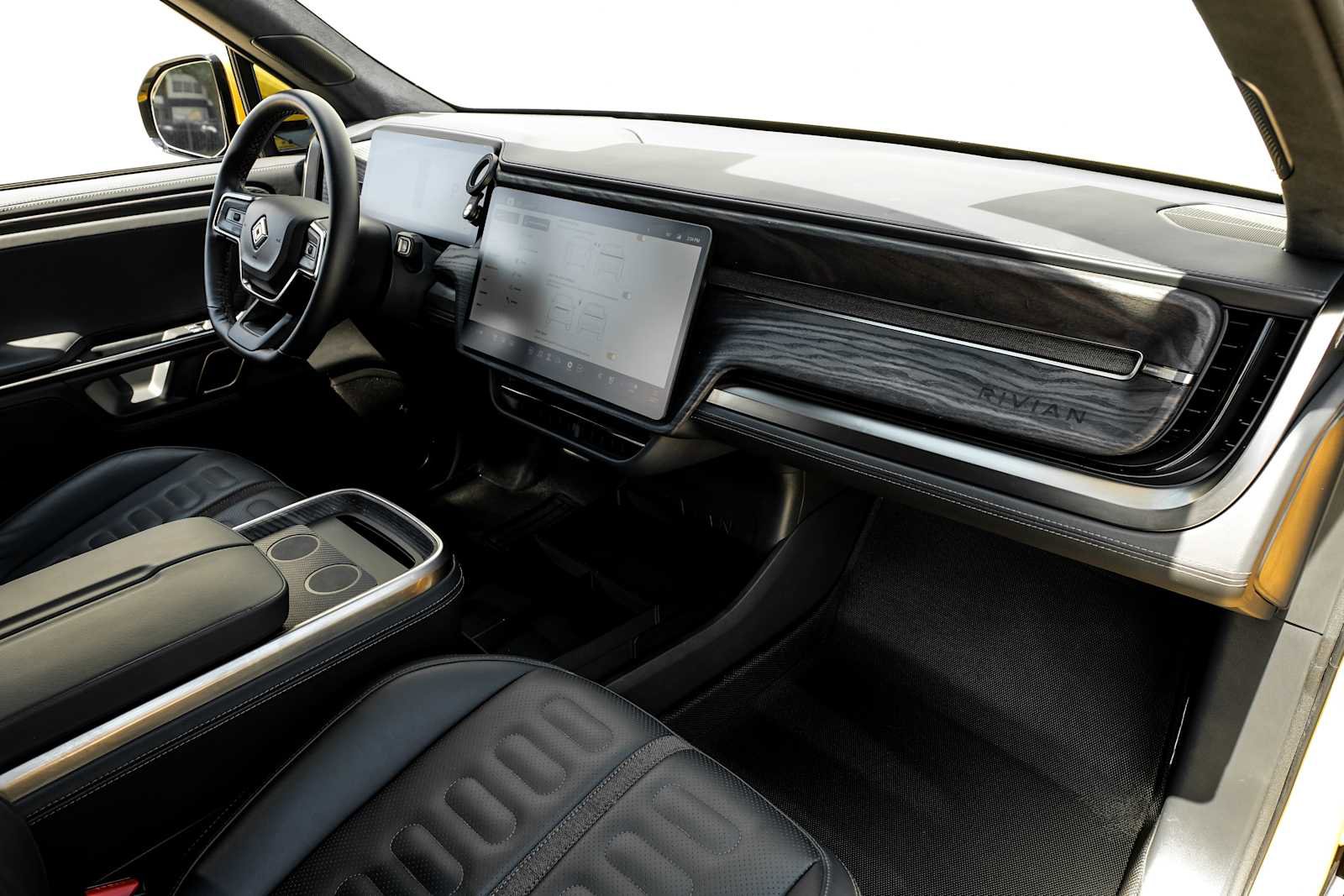 Used 2023 Rivian R1S Adventure image 11