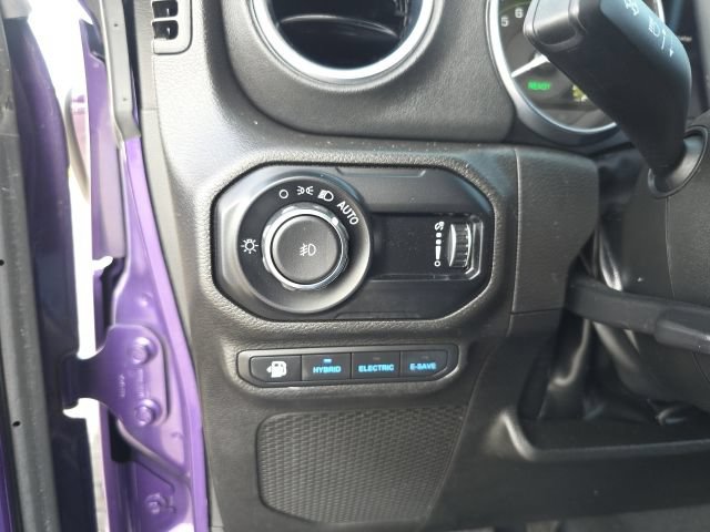 Used 2023 Jeep Wrangler Unlimited Sahara w/ Cold Weather Group AWD/4WD image 18