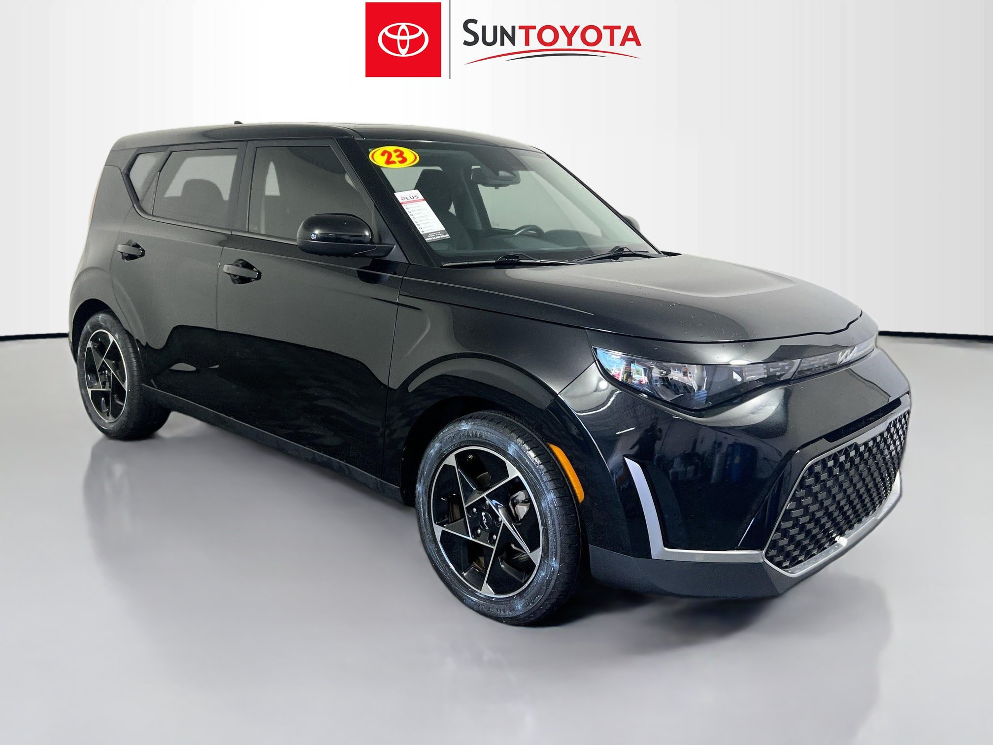 Used 2023 Kia Soul EX FWD image 1
