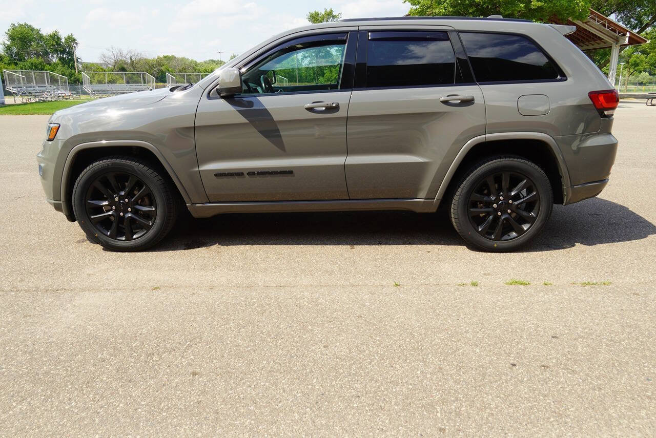 Used 2021 Jeep Grand Cherokee Laredo X AWD/4WD image 5