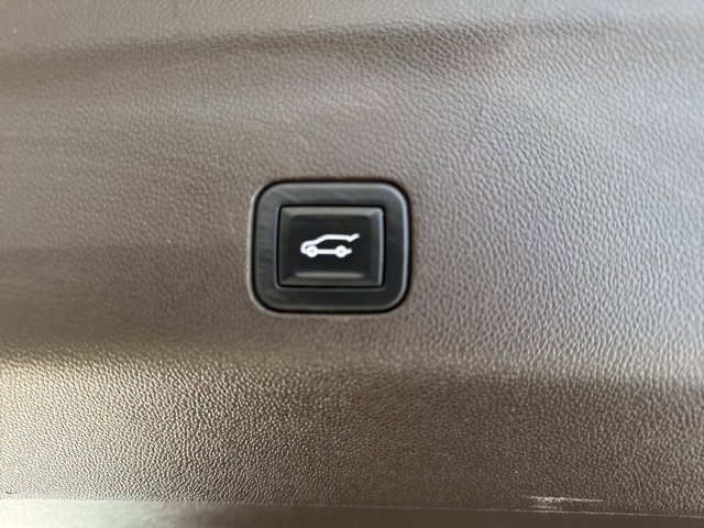 Used 2021 GMC Yukon Denali w/ Denali Ultimate Package image 39