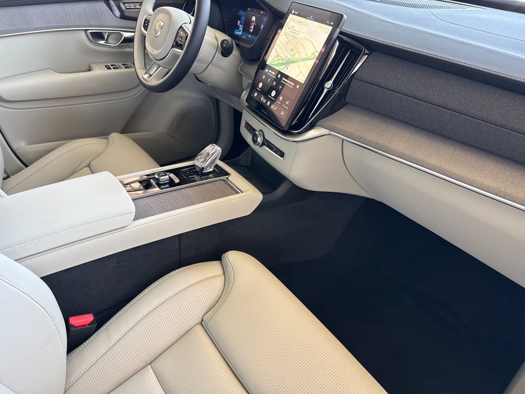 New 2026 Volvo XC90 T8 Ultra w/ Protection Package Premier AWD/4WD image 16