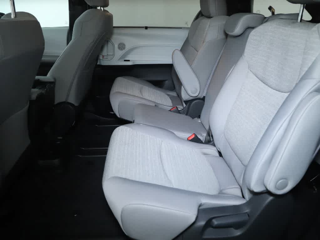 Certified 2026 Toyota Sienna LE AWD/4WD image 14