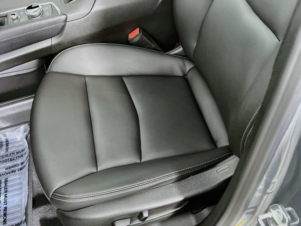 Certified 2024 Cadillac XT6 Luxury w/ LPO, Floor Liner Package AWD/4WD image 18