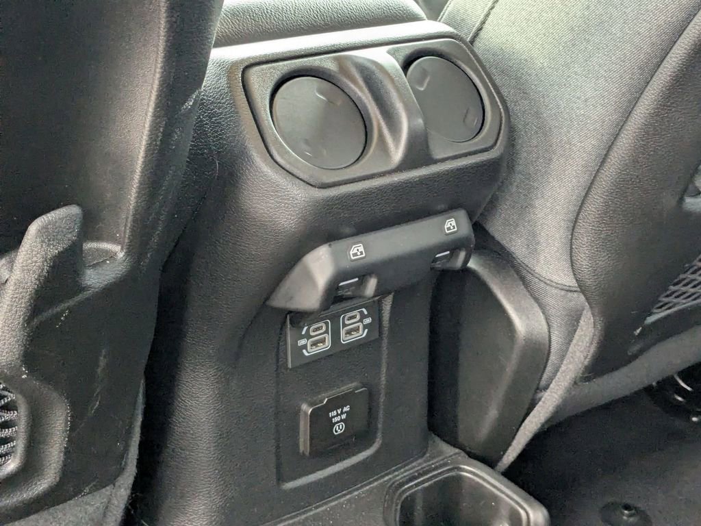 Used 2025 Jeep Wrangler Unlimited Rubicon AWD/4WD image 26