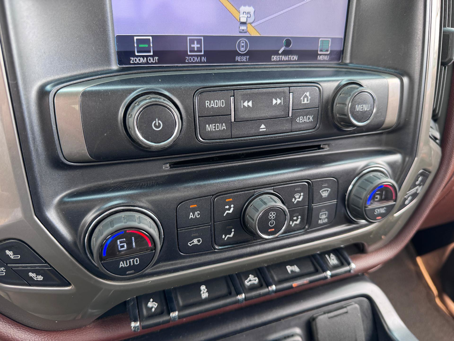 Used 2015 Chevrolet Silverado 1500 High Country w/ High Country Premium Package AWD/4WD image 33