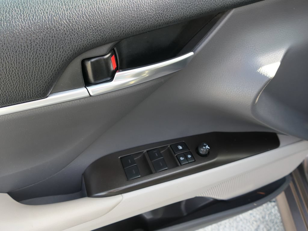 Used 2022 Toyota Camry LE w/ Carpet Mat Package (TMS) FWD image 15