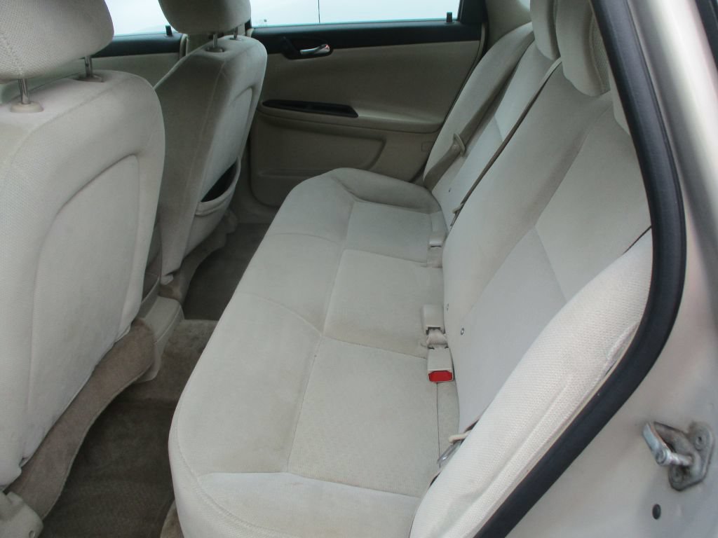 Used 2011 Chevrolet Impala LT FWD image 10