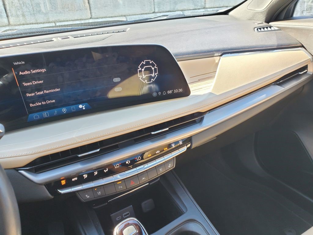 Certified 2024 Cadillac XT4 Premium Luxury AWD/4WD image 16