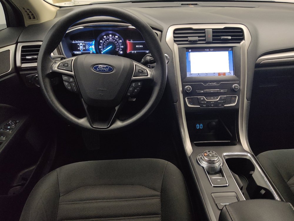 Used 2019 Ford Fusion SE FWD image 22