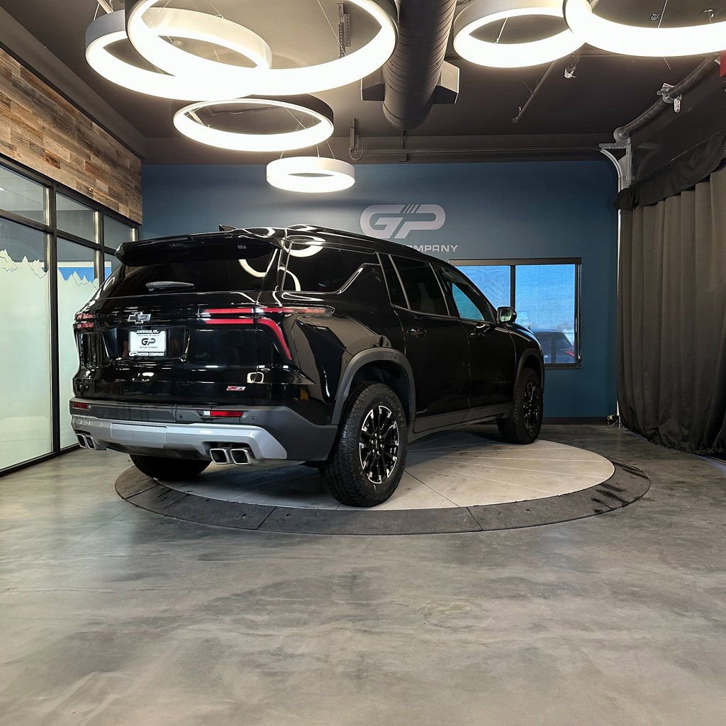 Used 2024 Chevrolet Traverse Z71 w/ Enhanced Driving Package image 3