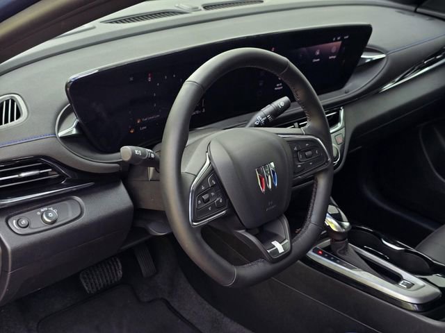 Used 2025 Buick Envista Sport Touring w/ Convenience I Package FWD image 28