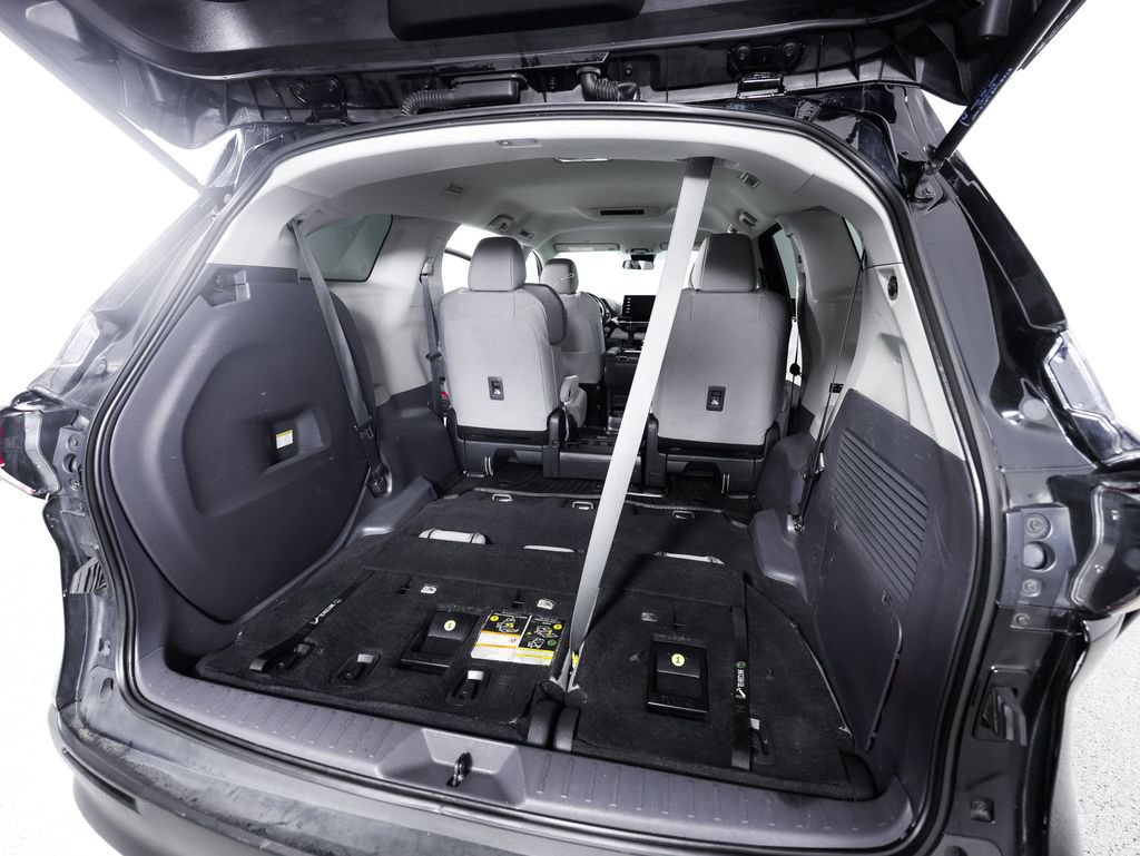 Used 2023 Toyota Sienna LE AWD/4WD image 15