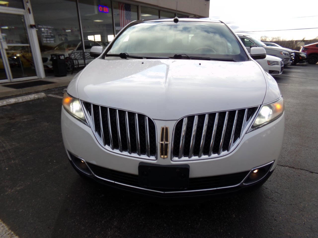 Used 2012 Lincoln MKX FWD image 7