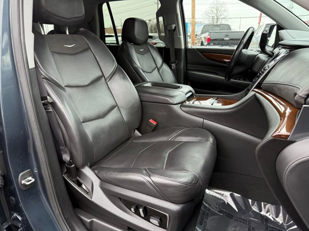 Used 2020 Cadillac Escalade Luxury image 32